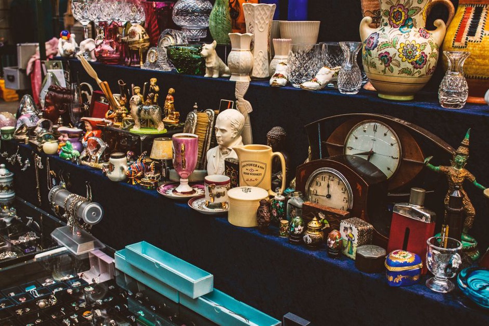A stall at Portobello Market displaying Edwardian and Art Nouveau hair combs