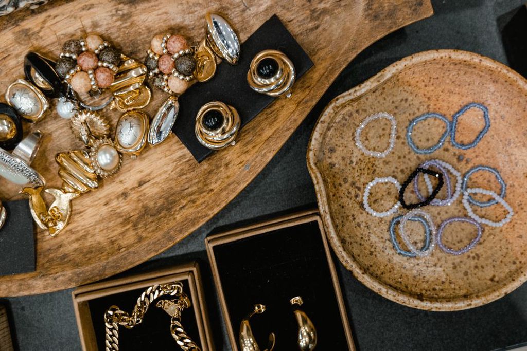 assortment of vintage combs, barrettes, and bows on a wooden surface
