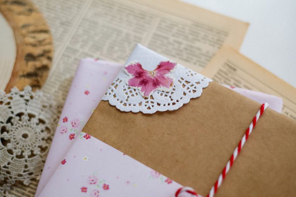 A vintage tortoiseshell hair comb with a handwritten product tag
