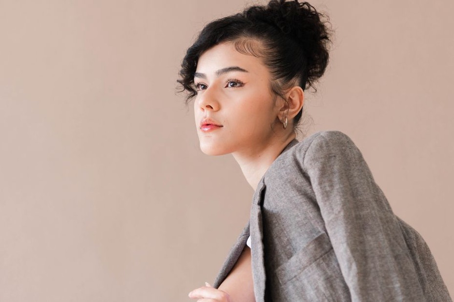 structured blazer paired with amber combs and curled hair