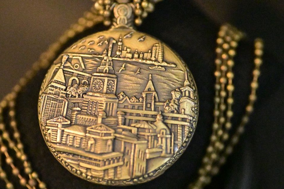 Victorian mourning locket with hair compartment