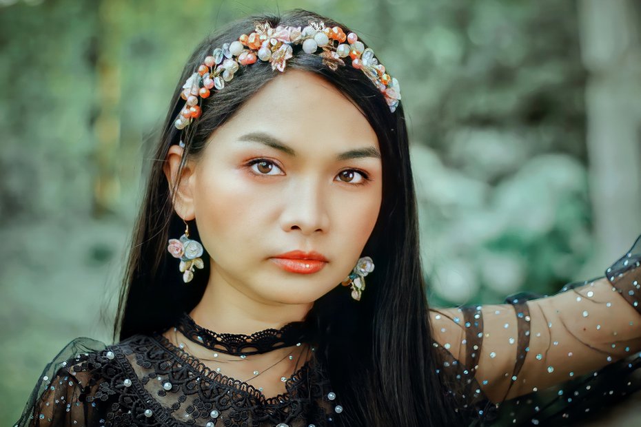 Beadwork contrasts with two discreet fastenings