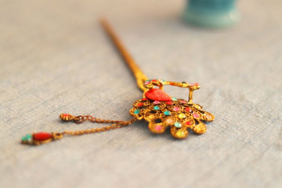 The fastening and back of an older barrette
