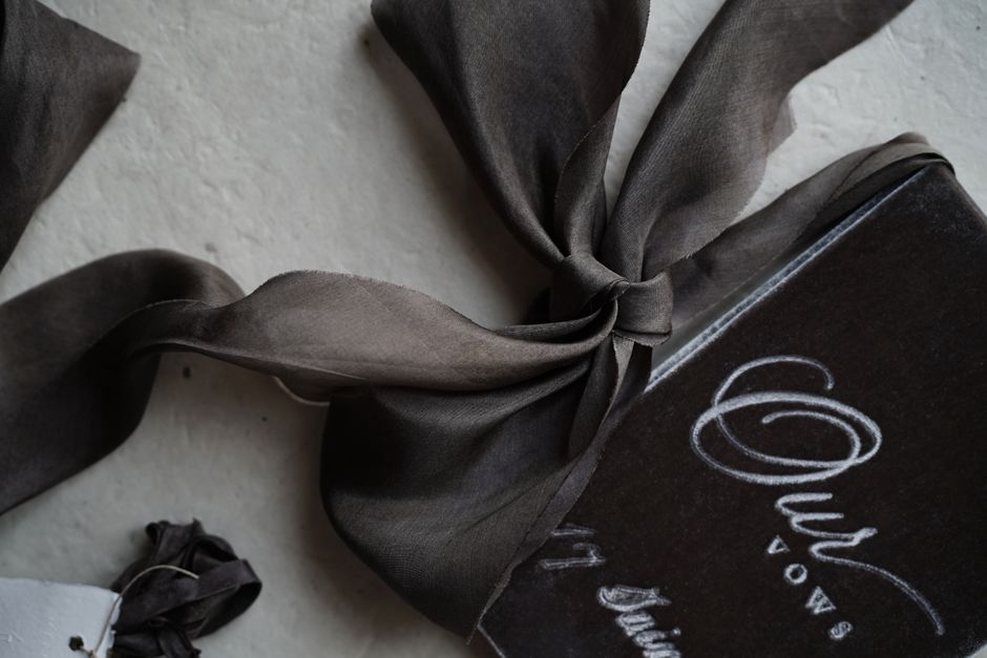 A patterned scarf and ribbon offer contrasting outlines